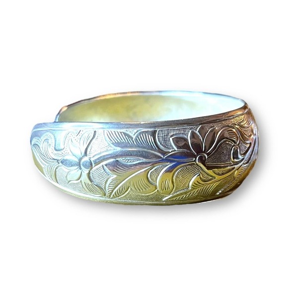 Silver Tone Cuff Bracelet Yin Yang Fish Design Floral Pattern - Picture 6 of 9